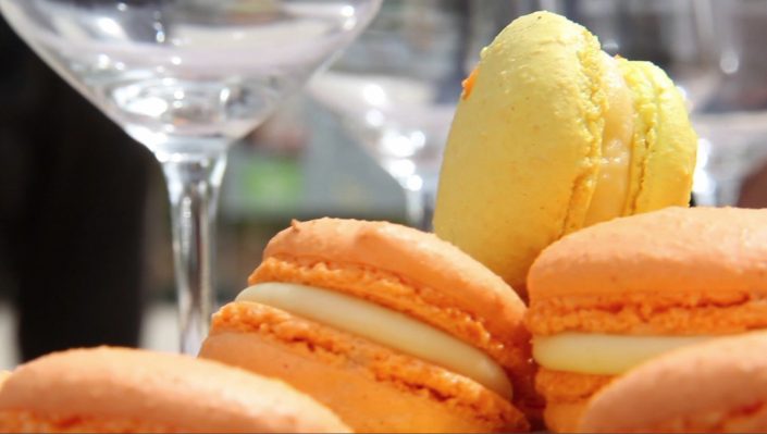 Muscat de Beaumes de Venise et macaron